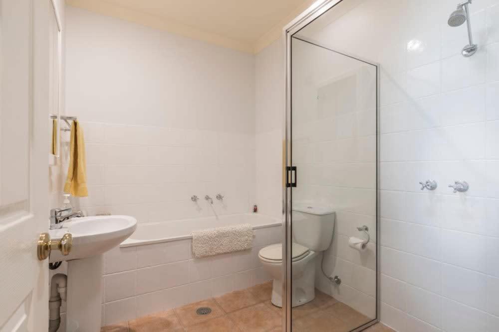 3 Bdrm 2 Bthrm House Close To Canberra Cbd & Anu Dış mekan fotoğraf