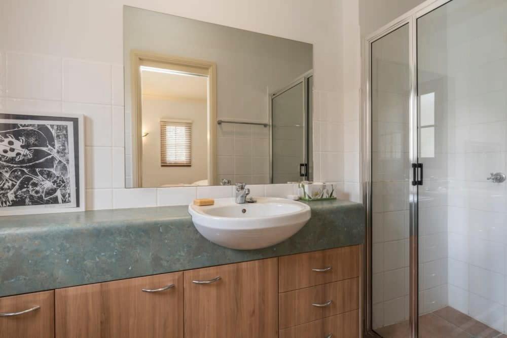 3 Bdrm 2 Bthrm House Close To Canberra Cbd & Anu Dış mekan fotoğraf